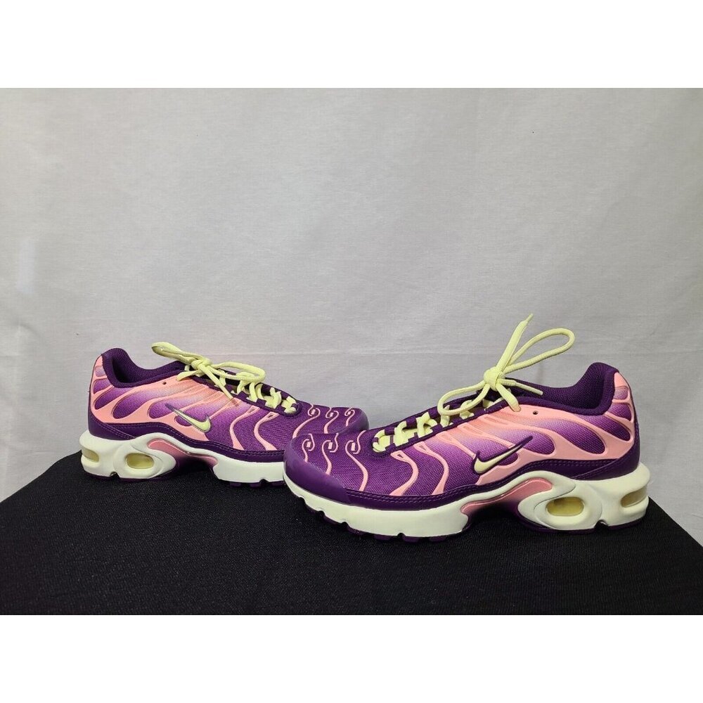 Nike TN lucky charms- Size 7 youth